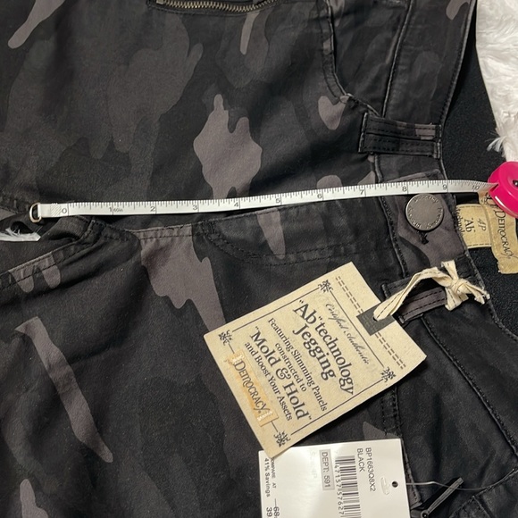 NWT Women’s Democracy “Ab” Technology Jeggings in Black& Gray Camo Size 4P - Picture 6 of 15